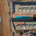 Pieds Dans L\'Eau, Piscine Face A La Mer - Adan Beach