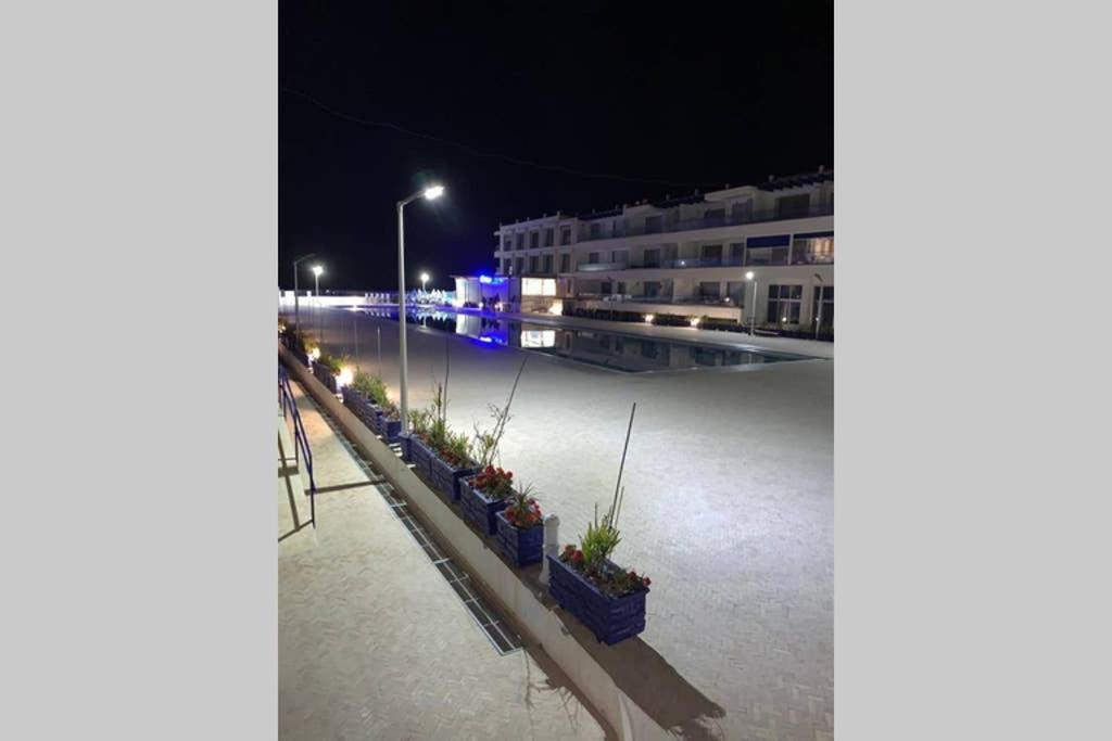 Pieds Dans L'eau, Piscine Face A La Mer - Adan Beach